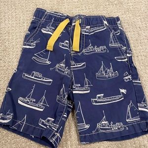 Mini Boden boat pattern blue shorts 3T